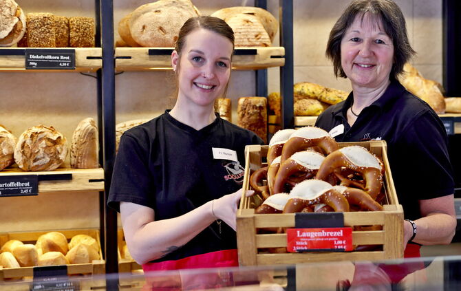 Die beiden Verkäuferinnen in der Bäckerei Schöllkopf an der Marktstraße werden am 1. April sicher alle Hände voll zu tun haben -