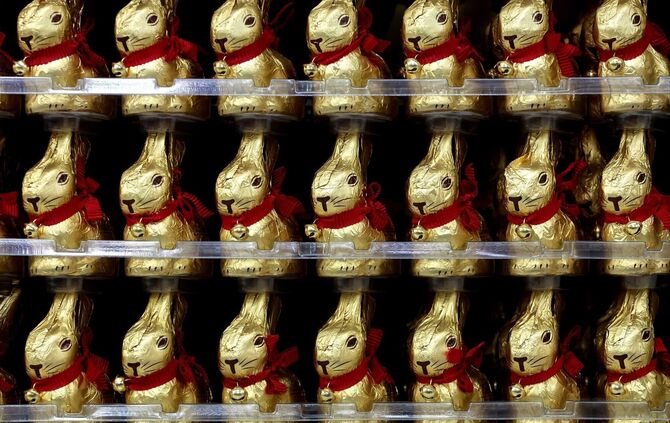 Die Osterhasen von Lindt sind seit einigen Wochen in den Supermärkten zu finden.