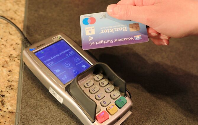 Wer in die Innenstadt geht, sollte besser Bargeld dabei haben (Symbolfoto).