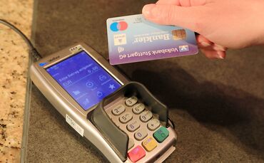 Wer in die Innenstadt geht, sollte besser Bargeld dabei haben (Symbolfoto).