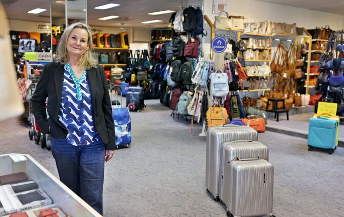 Sonja Dietrich-Demczenko in ihrem Laden mit über 300 Quadratmeter Verkaufsfläche.