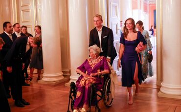 Prinzessin Astrid (vorne)