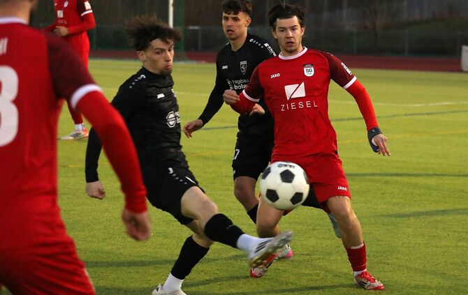 Die SG Schorndorf (in Rot) um Yannick Munk zeigte in Rutesheim einen bärenstarken Auftritt.