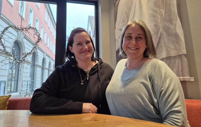 Tamara Krüger (links) und Katrin Wegner haben die Stillgruppe Schorndorf mit Herzblut geleitet.