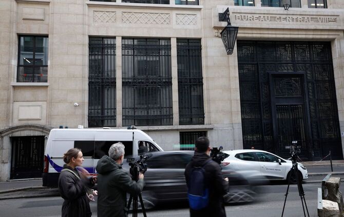 Vereitelter Sprengstoffanschlag auf eine Bank in Paris
