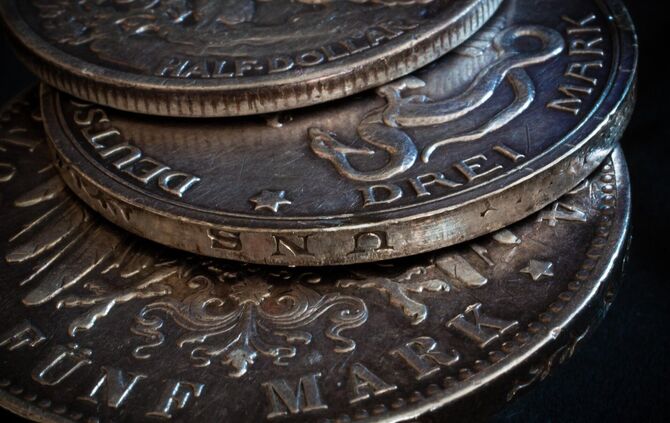 Der Silberkurs ist zurzeit sehr hoch. Ein Diebstahl von Münzen aus Silber ist daher ein großer Verlust. (Symbolbild)