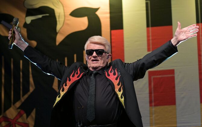 Konzert des Sängers Heino aus Solidarität mit Feuerwehrmann