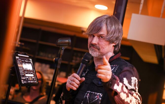 Robin Henderson sorgt im "Fachwerk" für Partystimmung.