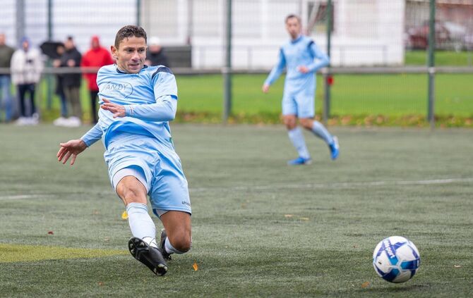 Ümit Karatekin drehte das Spiel zum 2:1 für den FSV Weiler zum Stein – in der Nachspielzeit wurde die Partie dann abgebrochen.