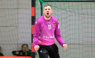 VfL-Keeper Levin Stasch erzielte gegen Willstätt zwei Tore und darf über zwei extrem wichtige Punkte jubeln.