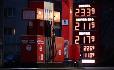 Tankstelle: Ab Mittwoch nur noch eine Erhöhung täglich erlaubt.