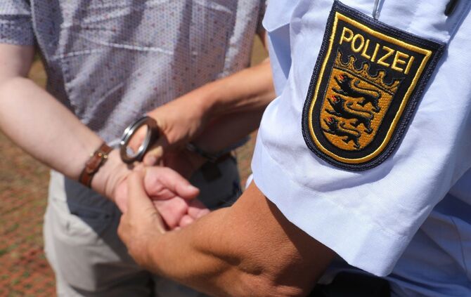 Der Mann soll am Dienstag einem Haftrichter vorgeführt werden. (Symbolfoto)