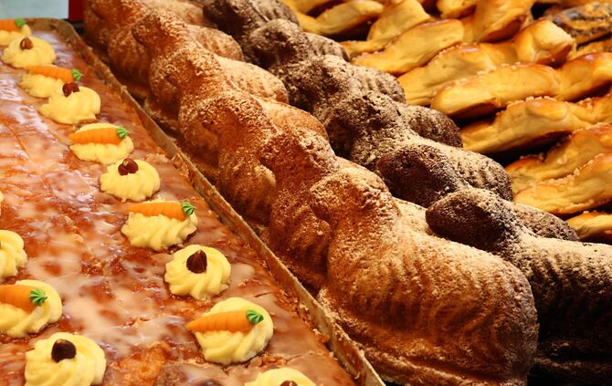Zu Ostern besonders beliebt: Rüblikuchen und Osterlamm (Symbolfoto).
