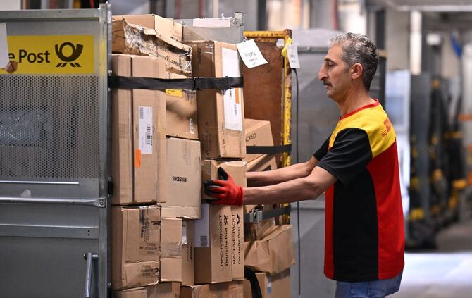 Arbeitnehmer aus Syrien bei DHL