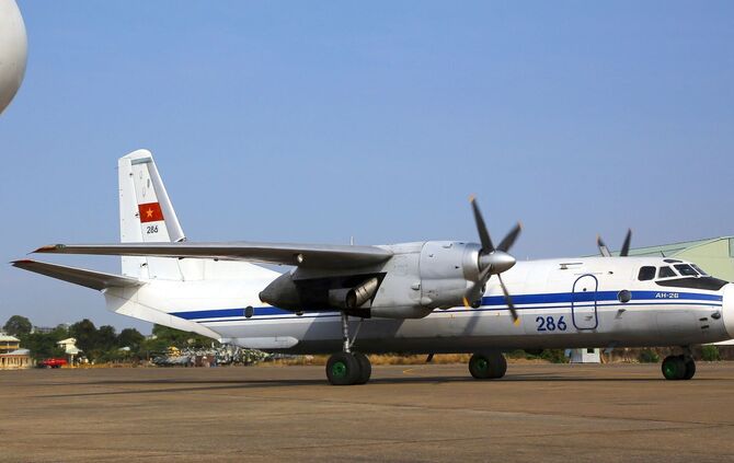 Militärflugzeug des Typs Antonow AN-26