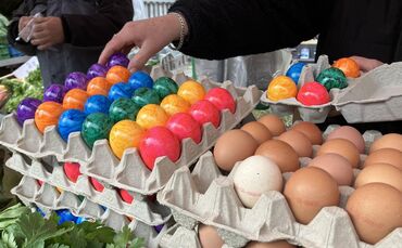 Eier am Stand von Harald Maier auf dem Schorndorfer Wochenmarkt.