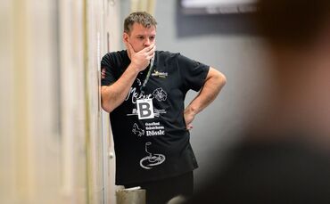 Ein nachdenklicher Jochen Klingler: Wie kann die SG Weinstadt Punkte gegen den Ligaprimus holen?