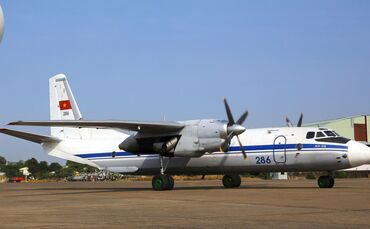 Militärflugzeug des Typs Antonow AN-26