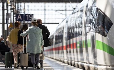 Die Deutsche Bahn rechnet über Ostern mit hoher Nachfrage, insbesondere im Fernverkehr. (Archivbild)