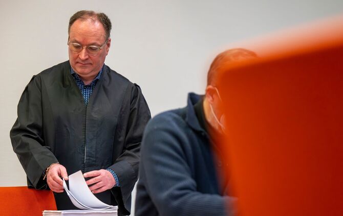 Das Gericht verurteilte den Angeklagten zu einer Haftstrafe.