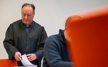 Das Gericht verurteilte den Angeklagten zu einer Haftstrafe.