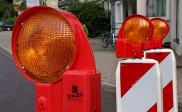 Die Straße durch Brend bleibt weiterhin gesperrt. (Symbolbild)