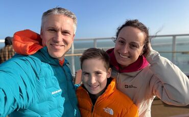 Familie Klaus auf der Fähre von Calais nach Dover. Ihr Ziel: die "University of Cardiff".