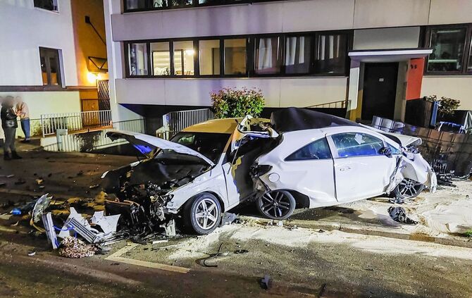 Polizei: Verfolgungsfahrt endet mit schwerem Unfall.