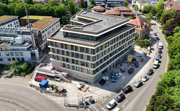 Zwischen der Villa Roller und der AOK-Kreuzung ist die Fahrbahn einspurig. Das führt zu Stau.