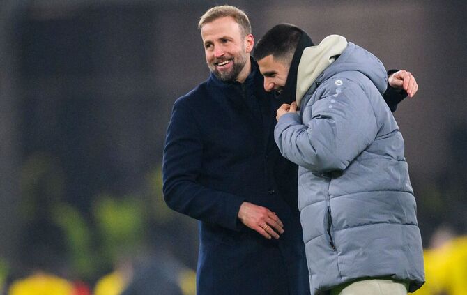 Für VfB-Trainer Hoeneß (l) ist sein Stürmer Undav ein Unterschiedsspieler. (Archivbild)