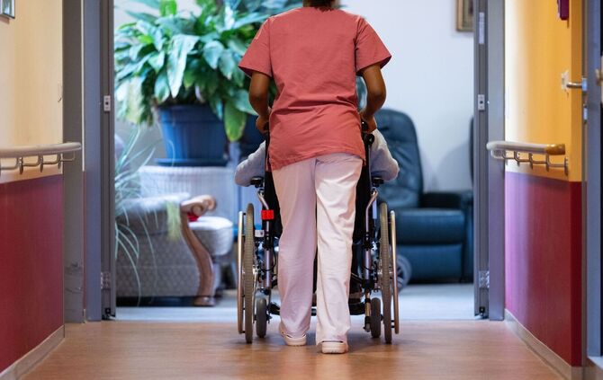 Pflegerin und Patientin