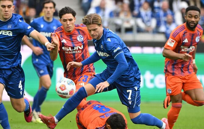 Das Heimspiel gegen Schalke gewann der KSC mit Dzenis Burnic (oben) mit 2:1. (Archivbild)