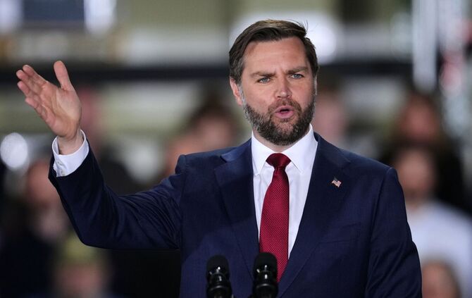 US-Vizepräsident JD Vance spricht zu Arbeitern in Michigan