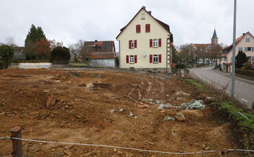 Direkt neben dem Café Westkastell ist eine Baulücke an der Schorndorfer Straße - hier will die Hutt-Stiftung zwei größere Wohnge