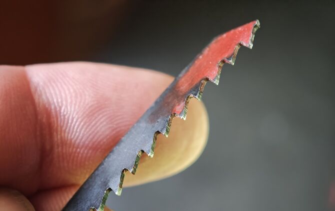 Das Sägeblatt: Wie wurde es eingesetzt, als mehrere junge Männer einen anderen im September 2025 in Schorndorf in ein Zimmer loc