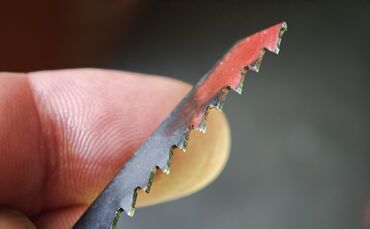 Das Sägeblatt: Wie wurde es eingesetzt, als mehrere junge Männer einen anderen im September 2025 in Schorndorf in ein Zimmer loc