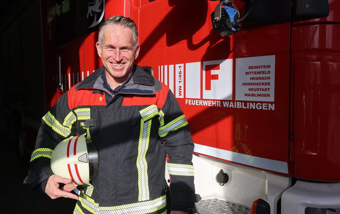 Carsten Ohsberger, neuer Feuerwehr-Kommandant, an seinem künftigen Wirkungsort: dem Feuerwehrhaus in Waiblingen.