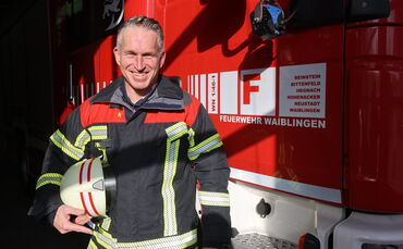 Carsten Ohsberger, neuer Feuerwehr-Kommandant, an seinem künftigen Wirkungsort: dem Feuerwehrhaus in Waiblingen.