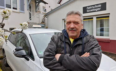 Wie wirken sich die Benzinpreise auf die Fahrschulen aus? Wird der Führerschein teurer? Klaus Stradinger von der Fahrschule Stra