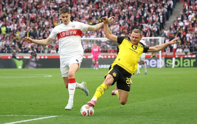 VfB-Profi Ramon Hendriks verteidigte gegen Borussia Dortmund alles weg.