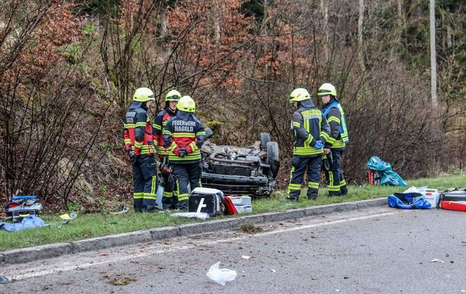 Zwei junge Frauen nach Unfall in Lebensgefahr