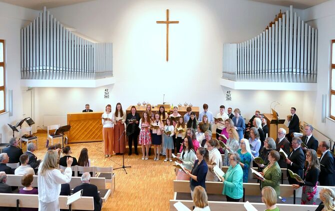 Gottesdienst in der frisch eröffneten Neuapostolischen Kirche in Beutelsbach.
