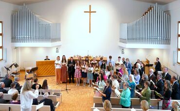 Gottesdienst in der frisch eröffneten Neuapostolischen Kirche in Beutelsbach.