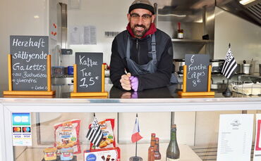Rom Guervilly (31) in seinem Foodtruck.
