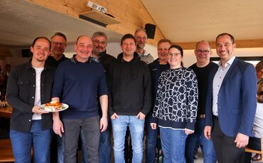 Große Freude und ein Weißwurstfrühstück: Die Vereinsmitglieder des SV Pfahlbronn feierten die Einweihung des sanierten Gastraums