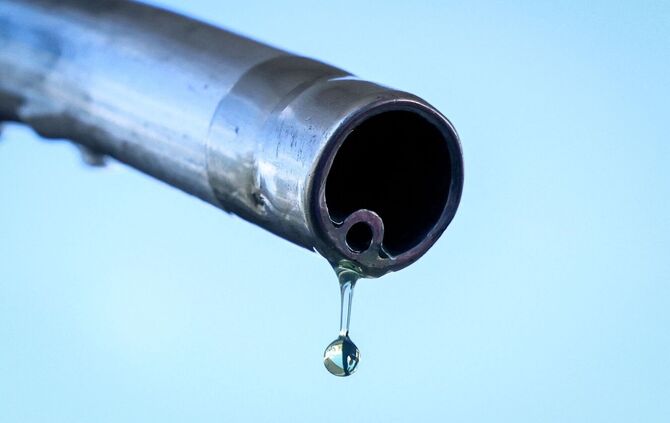 Seit dem 1. April dürfen die Spritpreise an den Tankstellen nur noch einmal täglich um 12.00 Uhr erhöht werden.