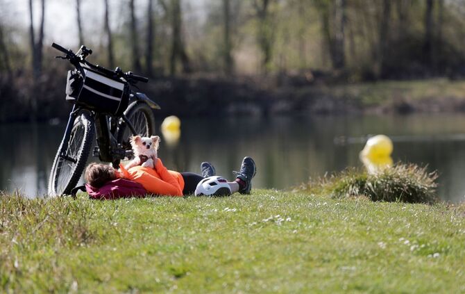 In den kommenden Tagen kann die dickere Jacke im Schrank hängenbleiben.