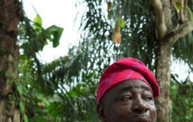 Komo Akomolafe, Entwicklungshelfer aus Nigeria, berichtet am 16. April im Weltladen Schorndorf über das Village Pioneer Project.