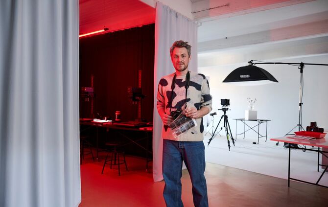 Rafael Krötz in seinem Labor und Studio im Röhm-Areal Schorndorf.