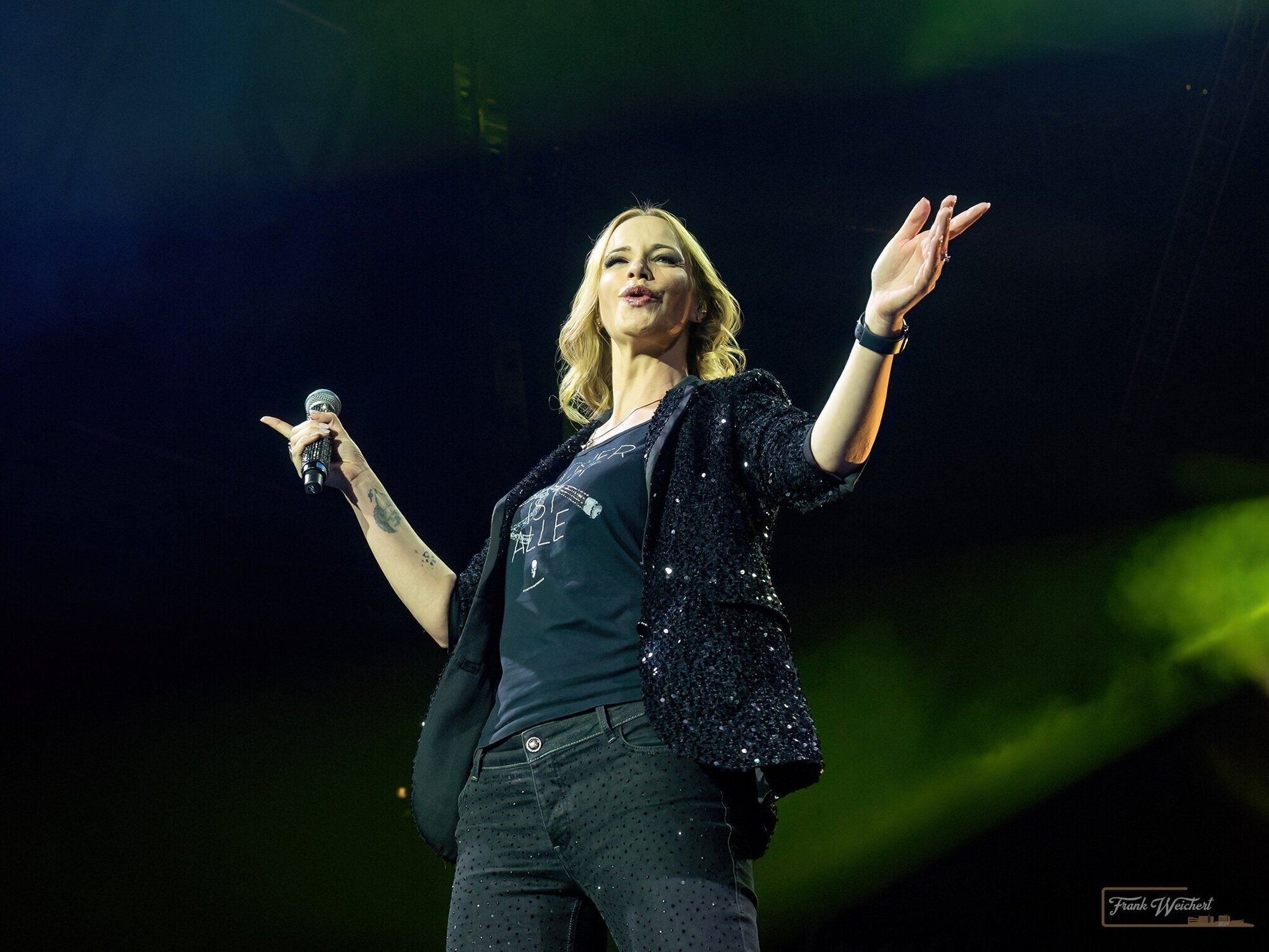 Gig in Berglen: Between pinball and her own career – | Pia Malo in an ...